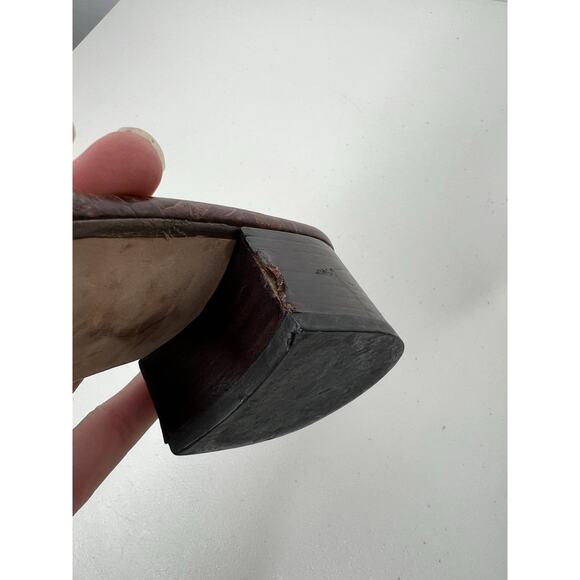 Saks Fifth Avenue Sandals Embossed Brown Slip On Size 8 - Picture 8 of 10